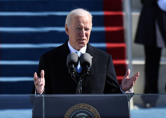 TOPSHOT - US President Joe Biden delivers his inauguration speech on January 20, 2021, at the US Capitol in Washington, DC. - Biden was sworn in as the 46th president of the US. (Photo by ANDREW CABALLERO-REYNOLDS / AFP)